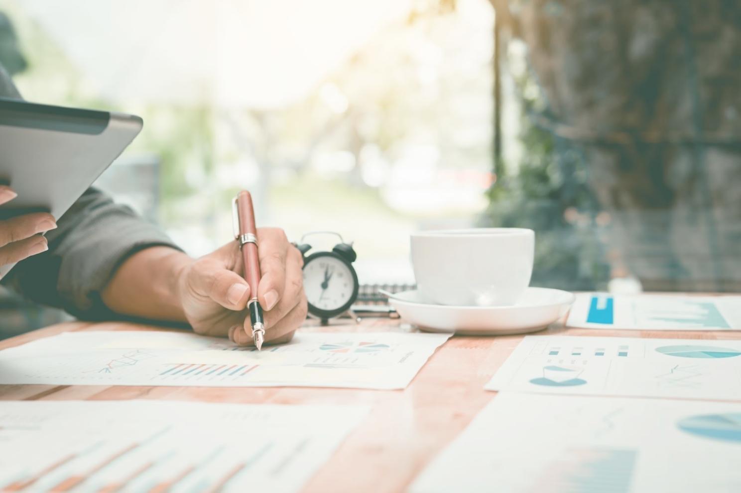 Moderne Lernumgebung mit interaktiver Technologie